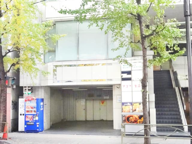 外観_オフィスは大きな通りに面しています。視認性が高く見つけやすいオフィスです。