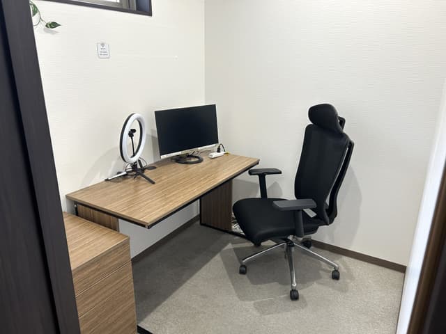1名個室_コンパクトに使用できて支店利用やスタートアップにぴったりのお部屋です。