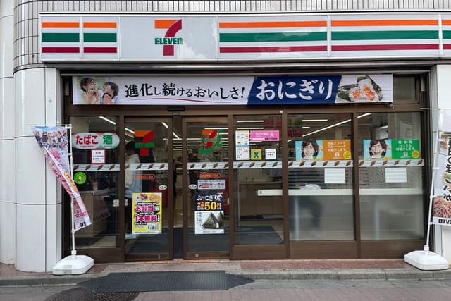 近隣のコンビニエンスストア_セブン-イレブン高田馬場3丁目店(徒歩1分)