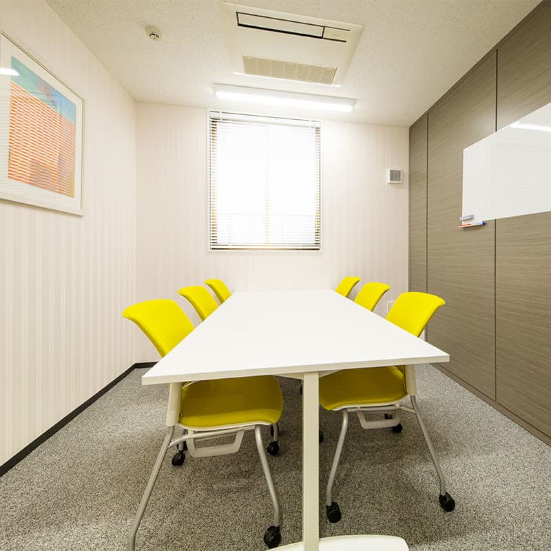 共用部_時間貸し会議室。会議室は2部屋ご用意しています。