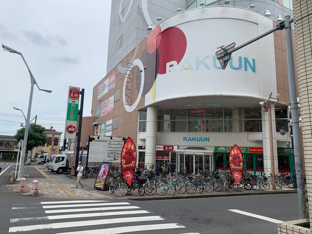外観_最寄り駅から徒歩3分の視認性の高い施設です。