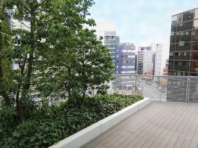 屋上に喫煙スペース有