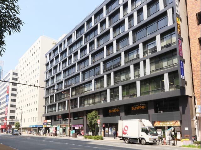 外観_元々郵政省が所有していた歴史あるビルをリノベーションしたオフィスビルです。