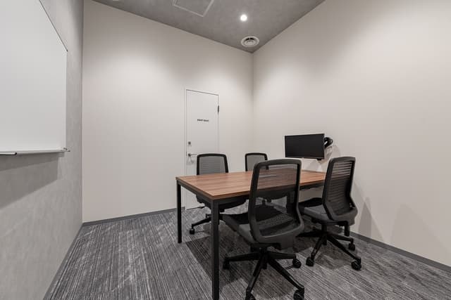 共有部_会議室(有料)。来客対応や打ち合わせ、大切な商談におすすめです。