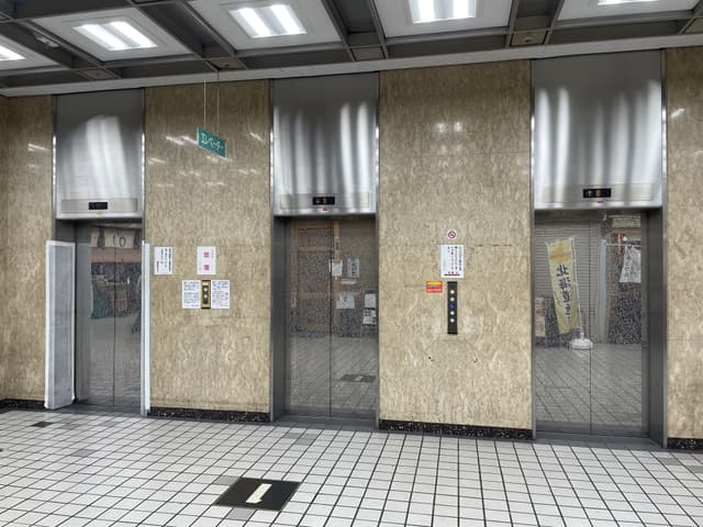 建物1Fエレベーター①