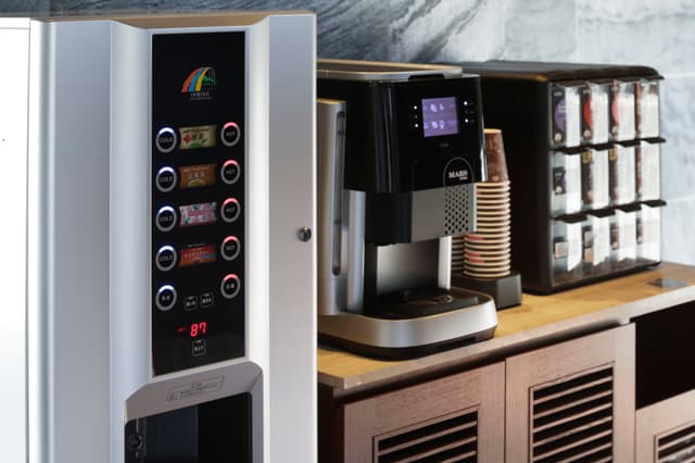 コーヒーサーバー_ちょっとした休憩に最適なコーヒーサーバーも無料でご用意されています(※一部有料あり)