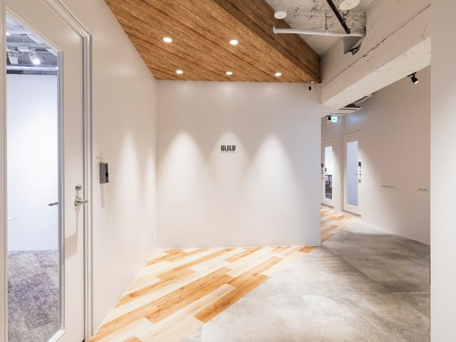 共用部_カードキーを利用したセキュリティが導入されており、安心してオフィスをご利用いただけます。