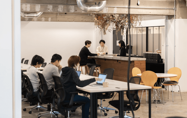 普段の様子です、作業スペースも気分によって変えることができます