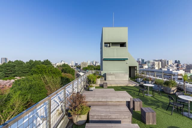 共用部_ルーフトップ。リラックススペースとして、または社内外のコミュニティスペースとしても活用できます。