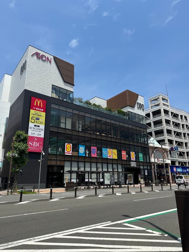 近隣の商業施設_OPA(徒歩2分)