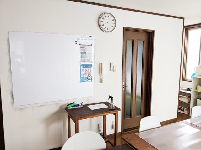 共用部_会議などではホワイトボードを利用することが可能です。