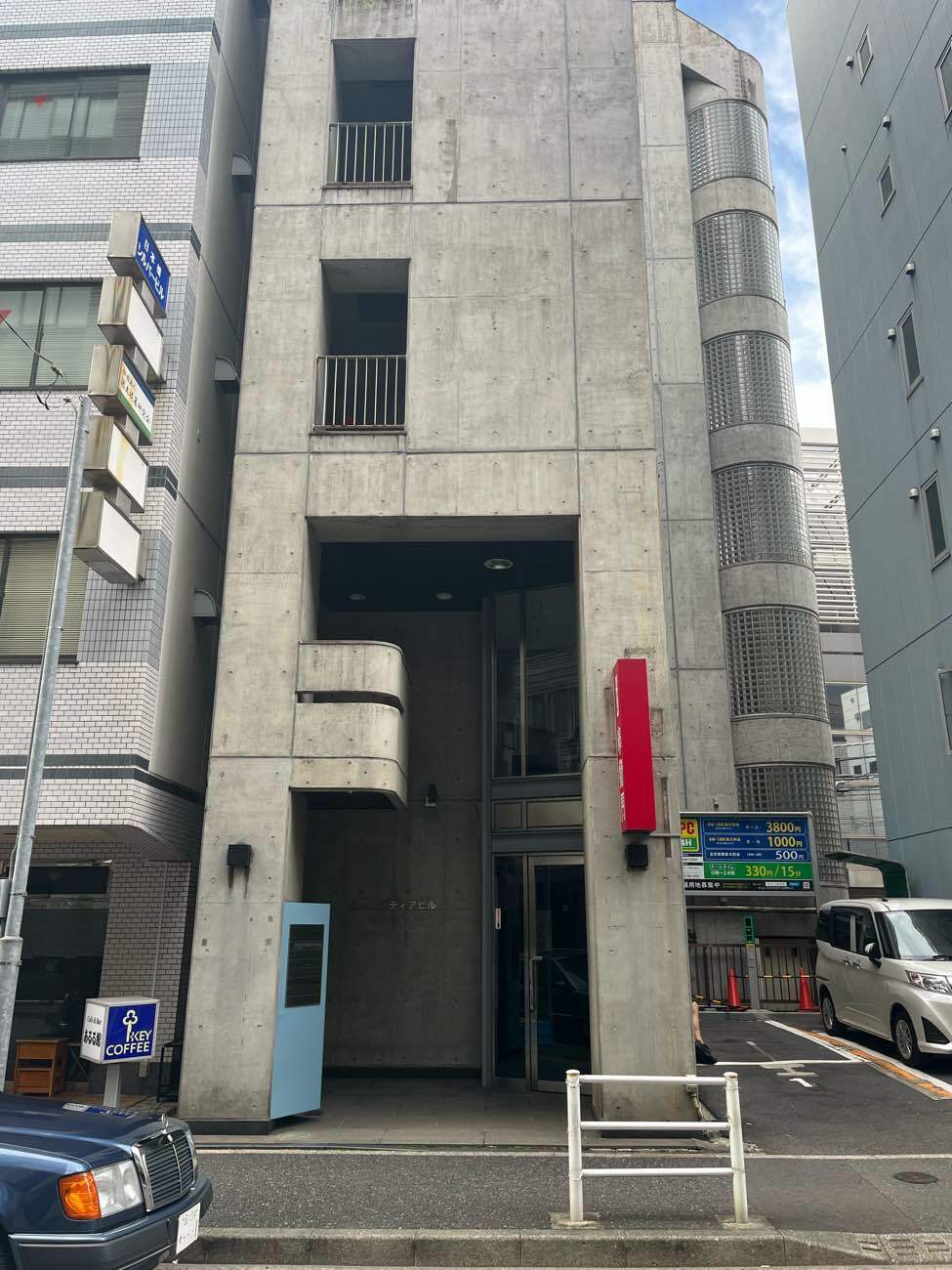 外観_小伝馬町駅から徒歩2分に位置しています。