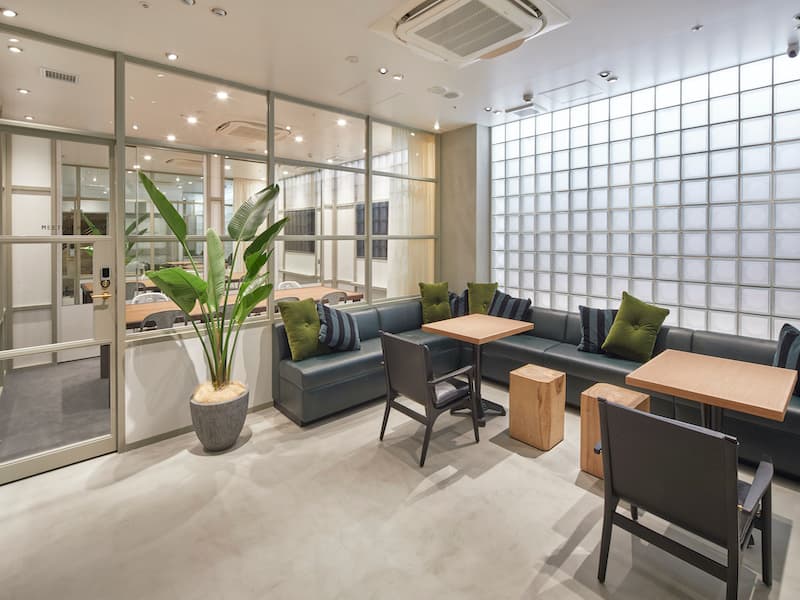 共用部_Lounge。オープンなスペースで、自然採光も抜群となっています。