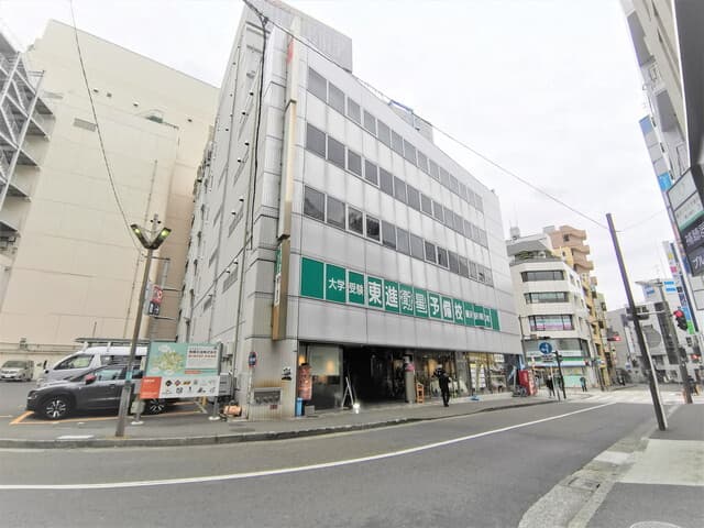 外観_藤沢駅から徒歩2分かつ視認性の高いビルにオフィスがあります。