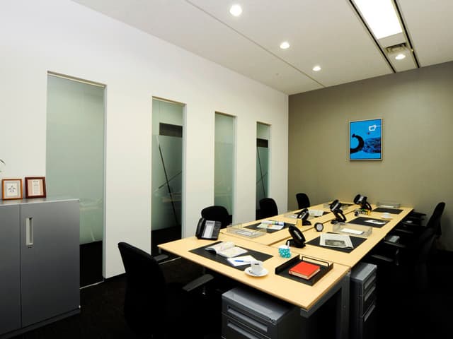 個室_5名以上の人数でも利用できるオフィスもあります©Regus