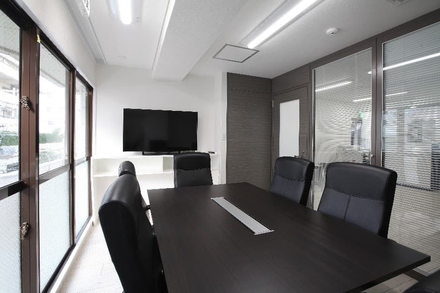 会議室_オフィスにある会議室を利用することができます。