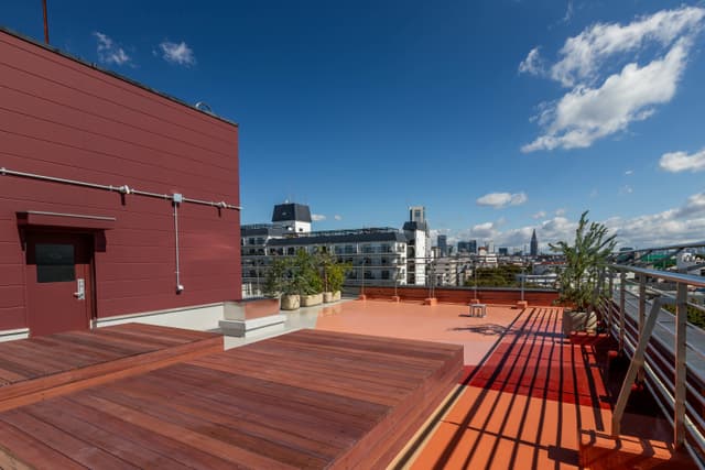 共有部_ルーフトップ。ペットと共にリラックスすることも可能です。