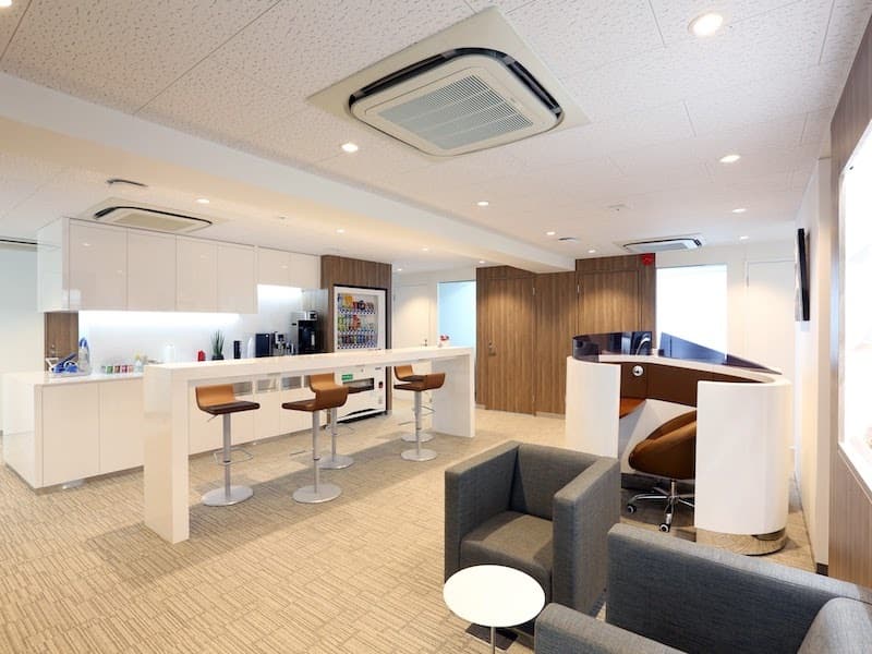 共用部_ビジネスラウンジ。フレキシブルにご利用いただけるワークスペースです。