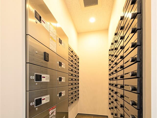 設備_宅配ボックス。無料での利用が可能で、留守中の受け取りも心配いりません。