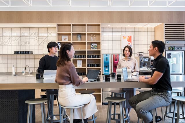 共用部_パントリーです。リフレッシュできるキッチンには様々な設備が整っています©WeWork