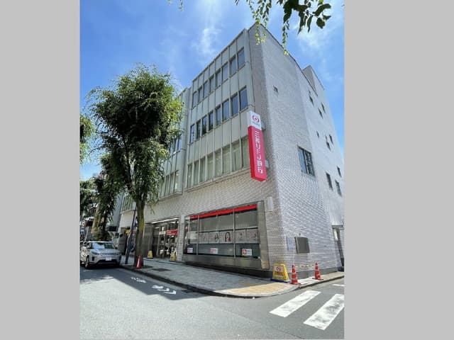 近隣の銀行_三菱UFJ銀行 飯田橋支店 (徒歩8分)