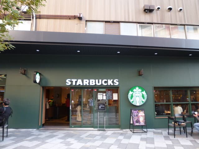 近隣の飲食店_スターバックスコーヒー EKIZO神戸三宮店 (徒歩5分)