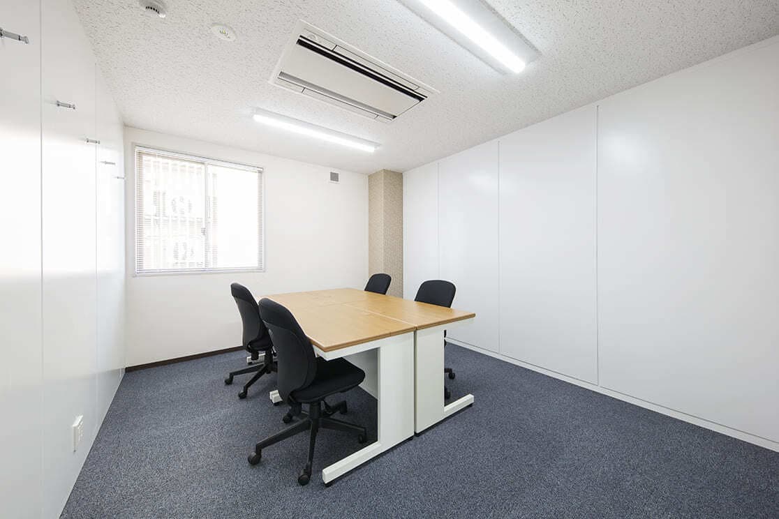 ShinbashiInTheRoom