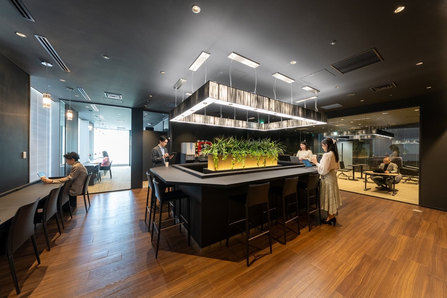 img_Nihonbashi_coworklounge-usage-scene4_1500X1000