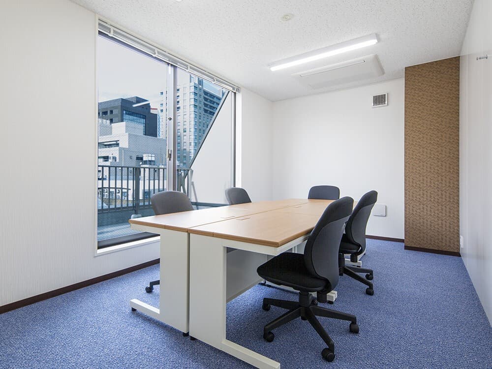 個室_窓付きのお部屋は日当たり・景観も良好です。