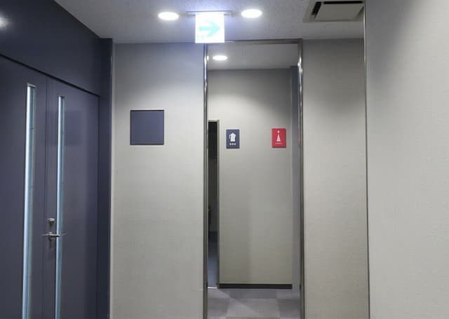 共有スペース_お手洗い-入口。