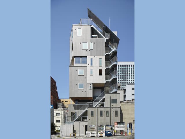 建物外観。デザイン性の高い外観が目を引きます。