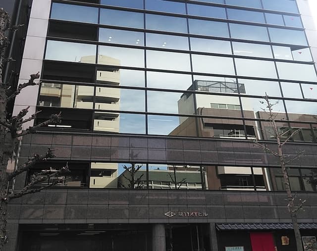 外観_ガラス張りの視認性の高い外観となっています。