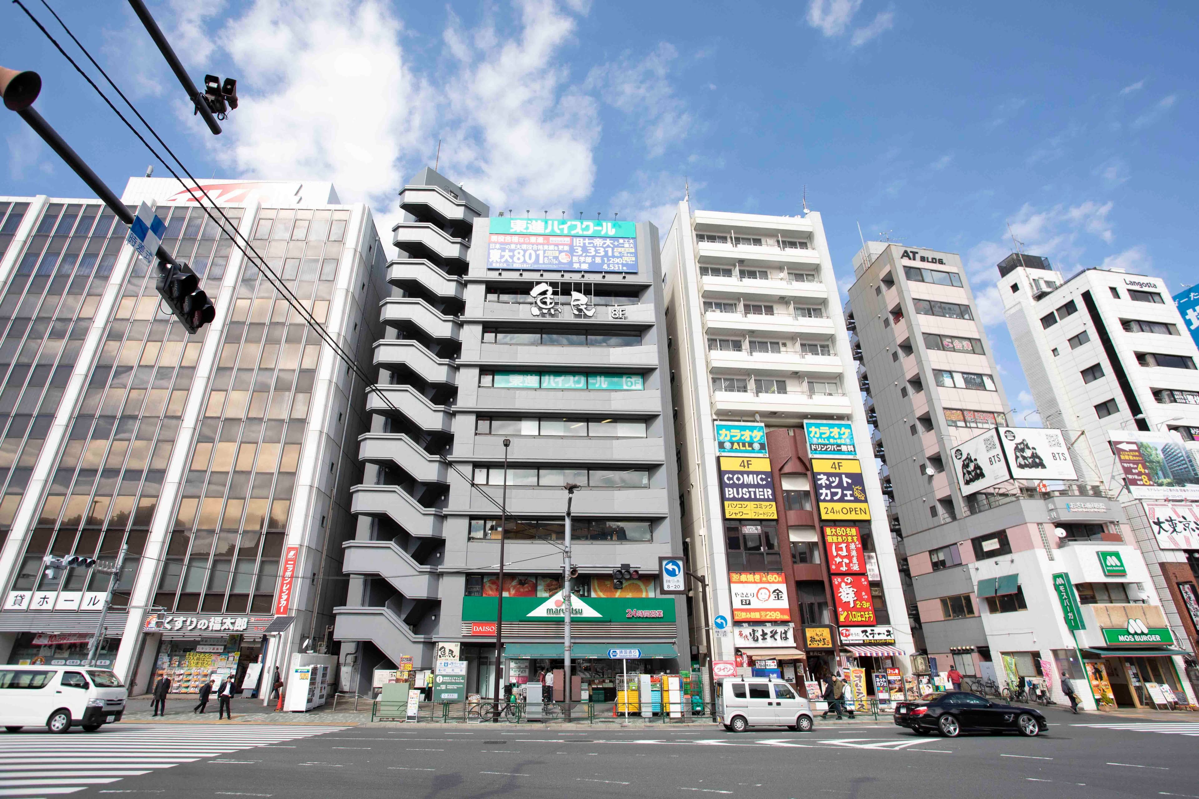 外観_通りに面した大変視認性の高いビルです