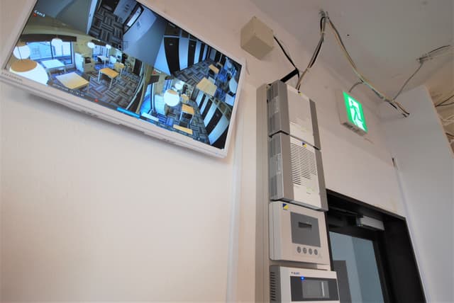 監視カメラモニターがフロア内にございます。