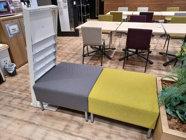 オープンスペース_ご自由にご利用いただけるソファスペースです