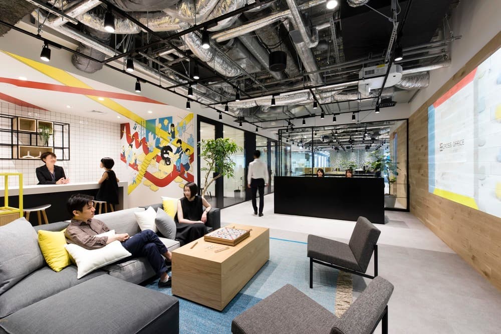 レセプション_専門のスタッフが来客受付などのサポートを行ってくださいます