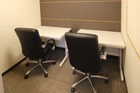 個室_オフィス家具(机・椅子・ワゴン、キャビネット)が無料で利用できます!