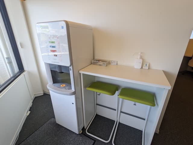 その他_給茶機。無料で利用できます。