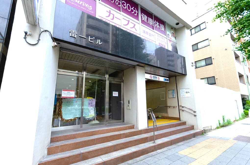 外観_浅草駅A4・A5出口から直結のビル内にあります。