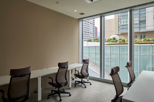 専有部_個室。家具、高速Wi-Fi完備ですぐにビジネスをスタートできます。