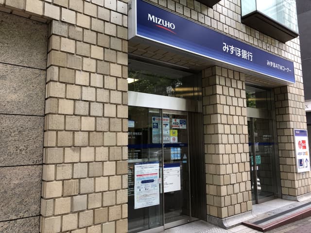 近隣の銀行_みずほ銀行築地支店(徒歩5分)