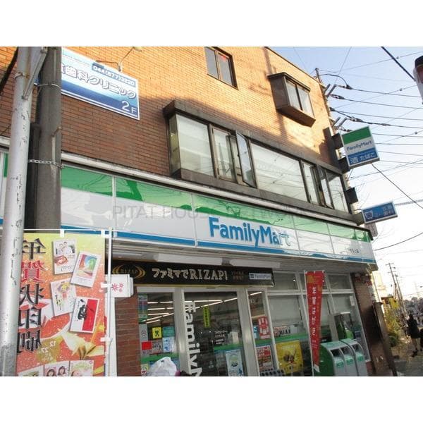 周辺のコンビニ_ファミリーマートひさもと店まで徒歩10分です。