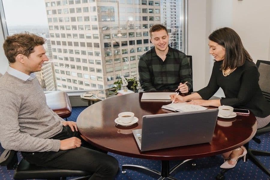 プライベートオフィス_こだわりのオフィス家具と防音機能の整えられたプライベートオフィスです