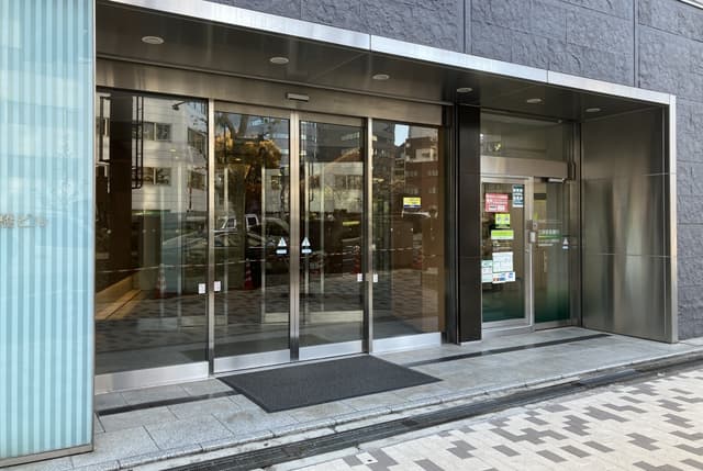 近隣の銀行_三井住友銀行 茅場町駅前出張所(徒歩5分)