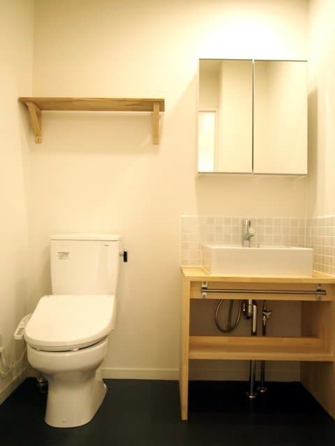 設備_女性には嬉しい専用のトイレと化粧室を完備です。