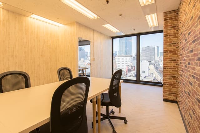 個室_1席ずつのびのびと利用できる設定です。