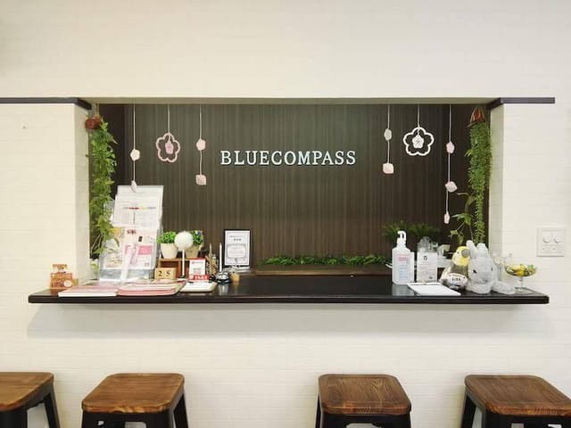 外観_受付。平日の9時~17時の間は受付スタッフが常駐となっています。