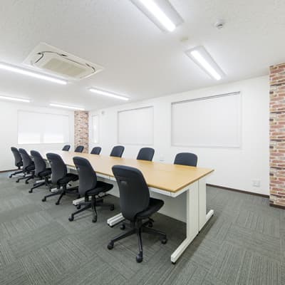 個室_入居人数に合わせてオフィス家具をご用意いただけます
