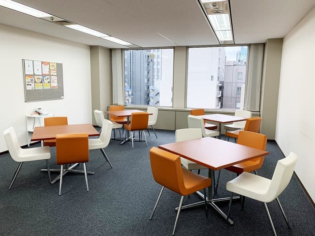 東劇のオープンラウンジ