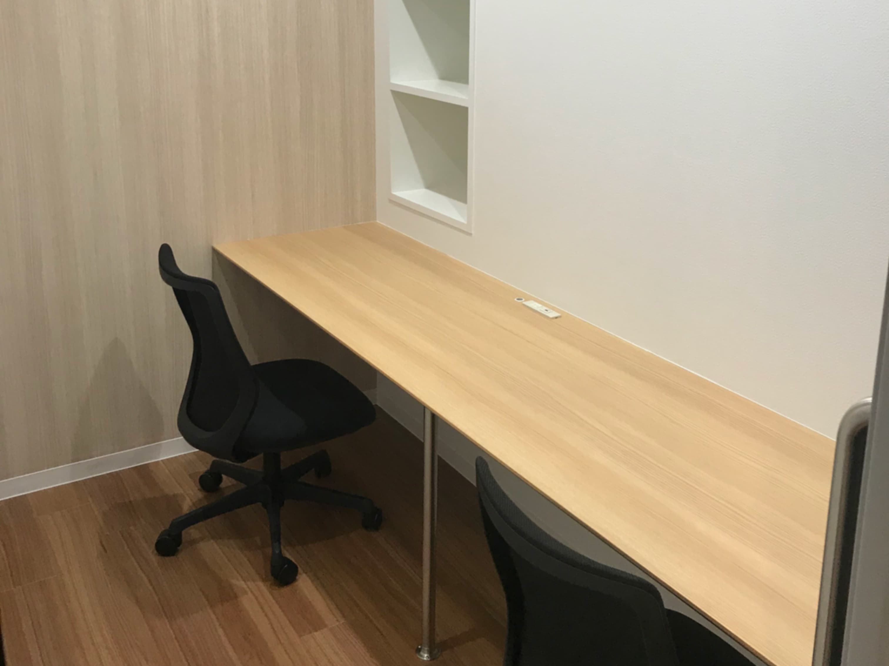 個室_2名個室。余計なものを取り除き集中できる環境を整えています。